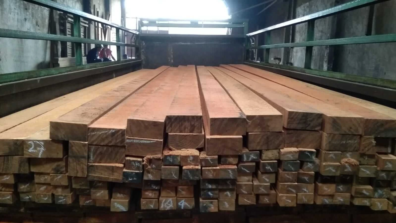 Material Kayu Merbau Oven untuk Decking & Kusen – PD Sumber Jaya gudang PD Sumber Jaya Cilincing